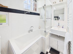 Family bathroom- click for photo gallery